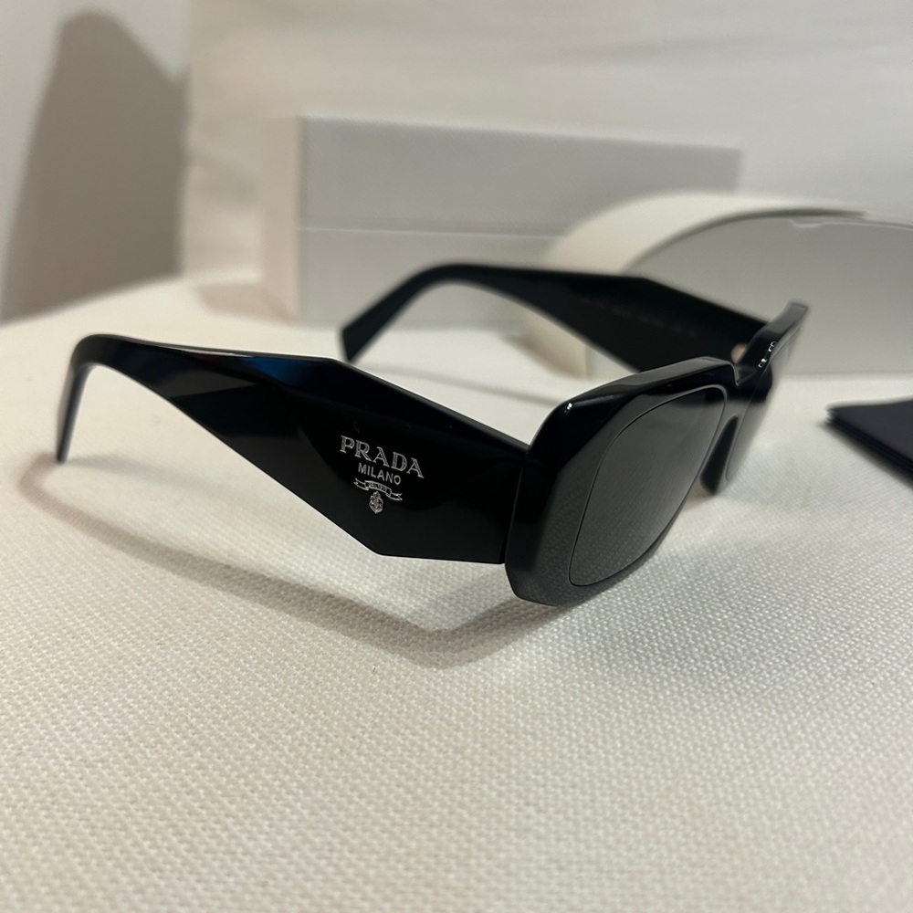 PRADA le symbole sunglasses